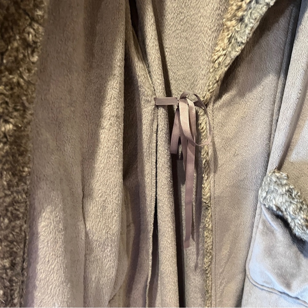 Pottery Barn Taupe Gray Fleece Robe With Faux Fur Collar Trim Size M 2 Pockets - Picture 6 of 9